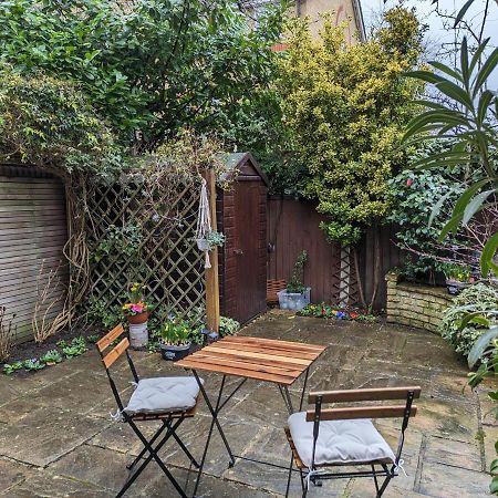 Cosy House With A Garden Villa London Eksteriør billede