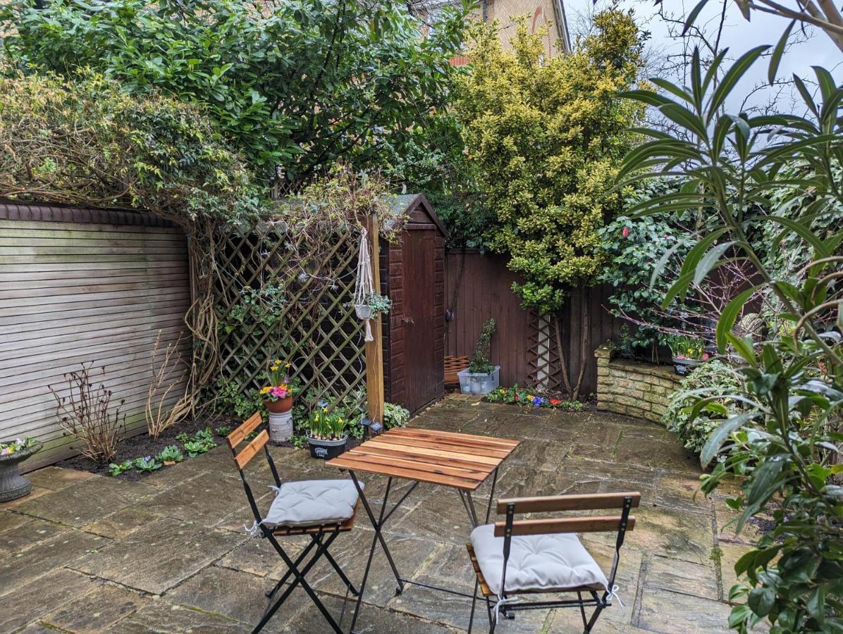Cosy House With A Garden Villa London Eksteriør billede